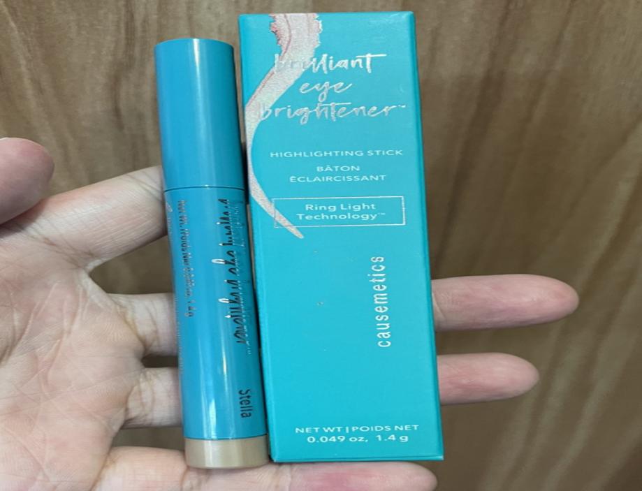 

Brilliant Eye Brightener Stella Highlighting Stick Liner Combination Shine Bright with Long Lasting Champagne Shimmer Powered by R4842459, Light yellow