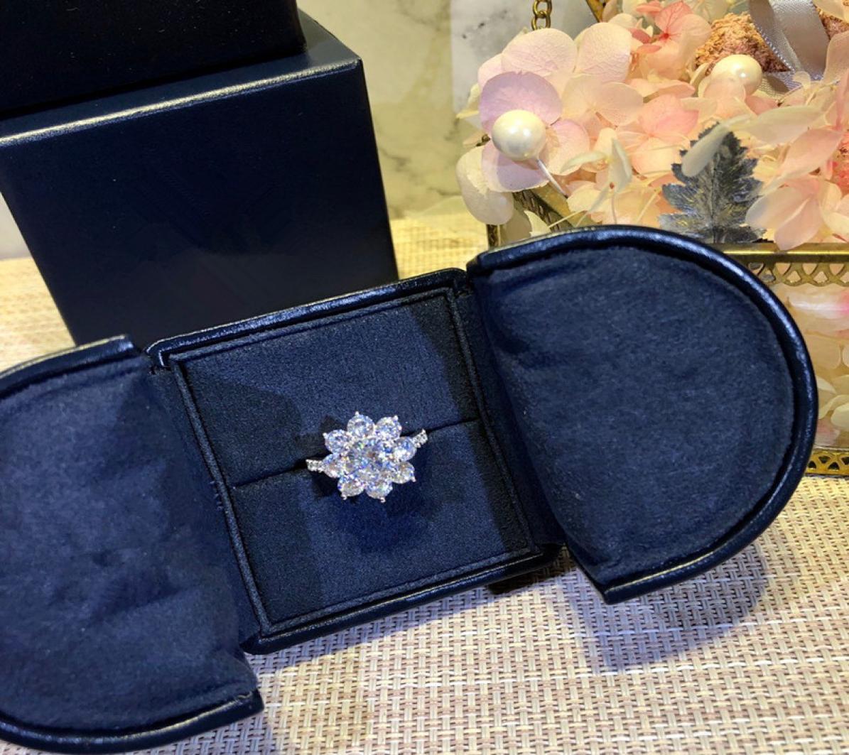 

2020 new luxury atmosphere highend custom 925 sterling silver inlaid high carbon diamond imported 3A diamond ring for women4874267