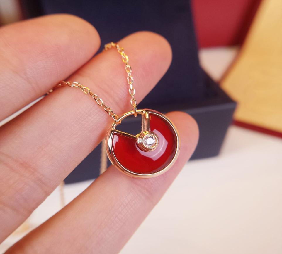 

Designer Necklace luxurysfashion designers necklaces charm exquisite lovers birthday gift party leisure high quality jewelry good4429132