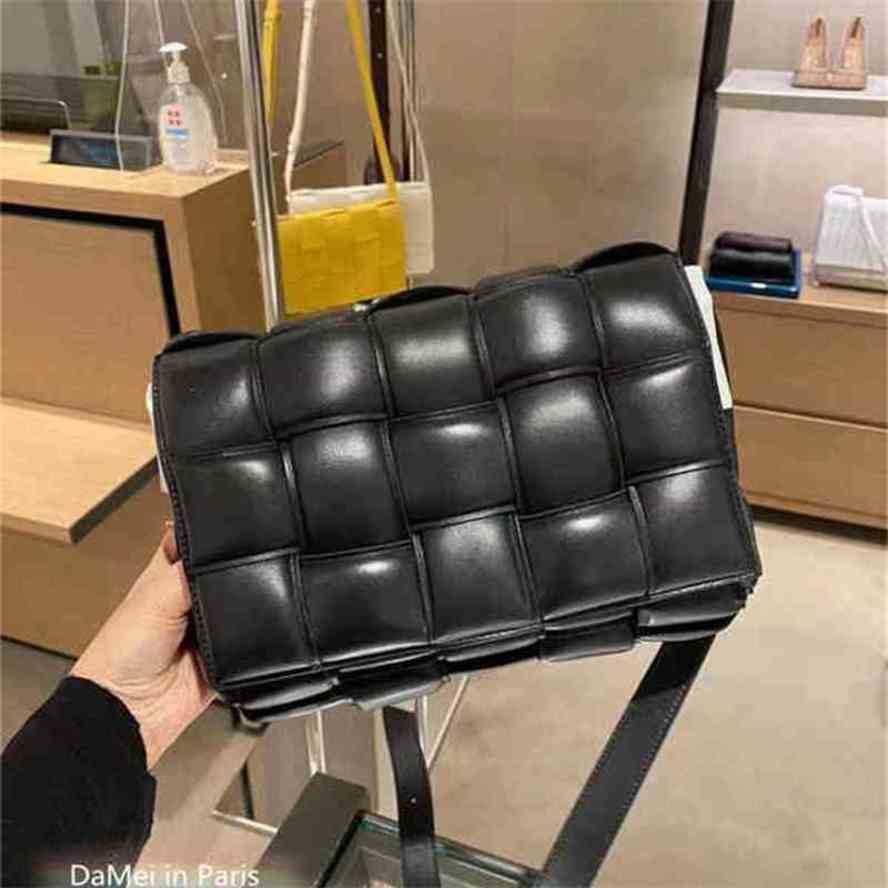 

Designer Bottegas Bags Venetas Cassettes on Handbags the Way Baodiejia Cassettes Woven Pillow Bag Jodie Single Shoulder Oblique Span Postman Female, Black