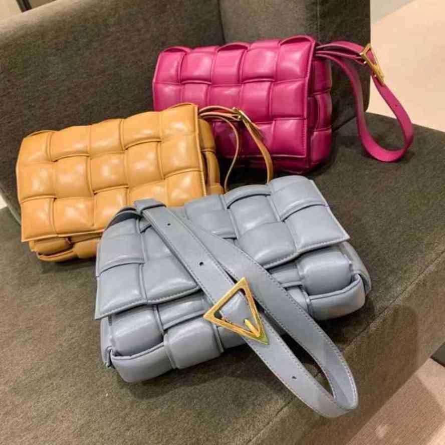

Designer Bottegas Bags Venetas Cassettes Handbags Cassettes Woven Bag Sheep Pickup with Pillow Single Shoulder Messenger Womens Triangle Buckle Small, Cassava color