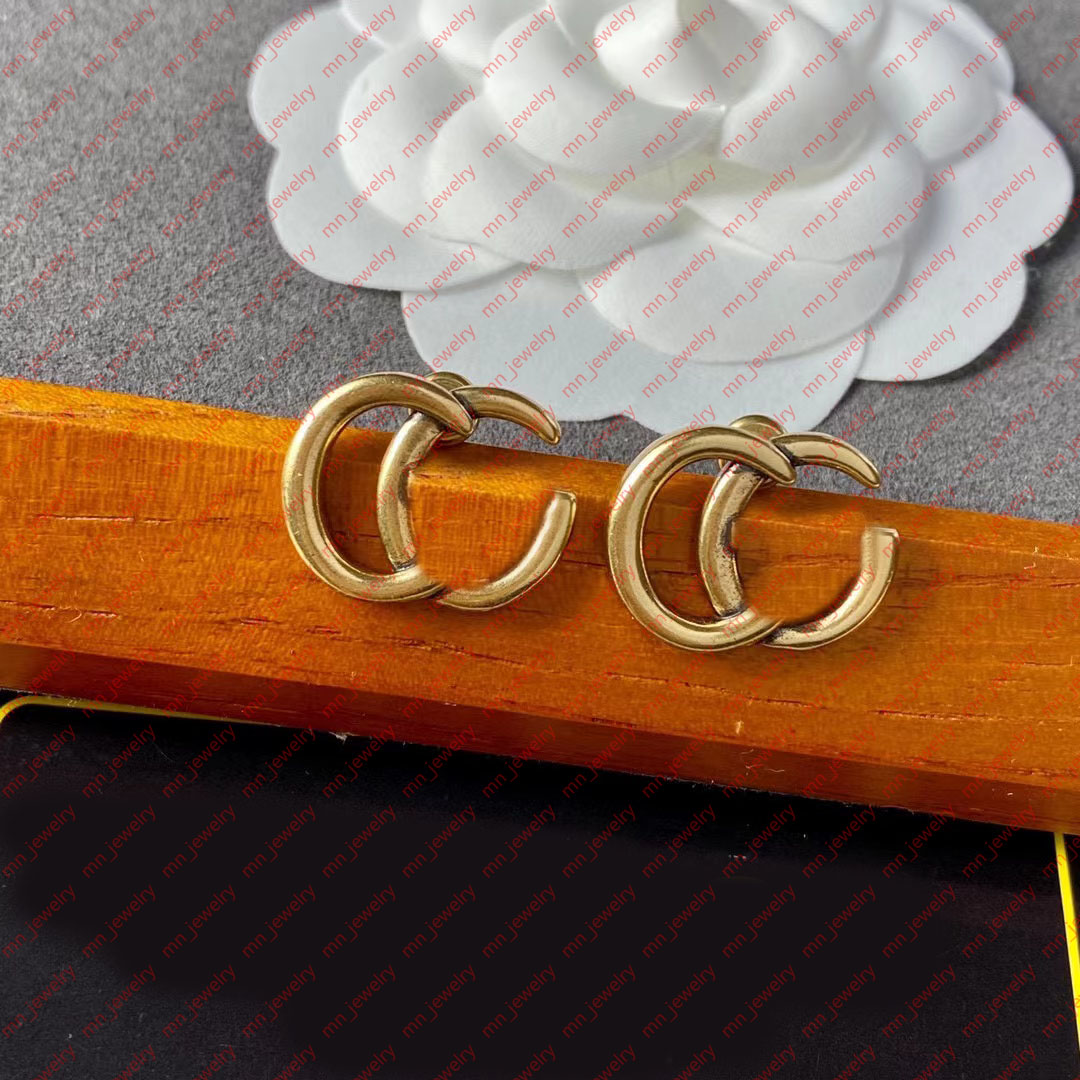 

European and American simple brass letter stud earrings. Classic designer earrings for women. Valentine's Day wedding bridal gift designer jewelry.