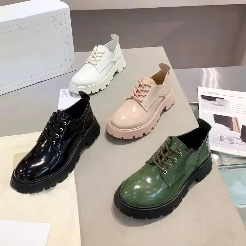 

womens Casual Sports shoes Travel fashion white women lace-up Bright lacquer leather gym Thick bottom shoe designer platform lady sneakers Large size 35-42 with box