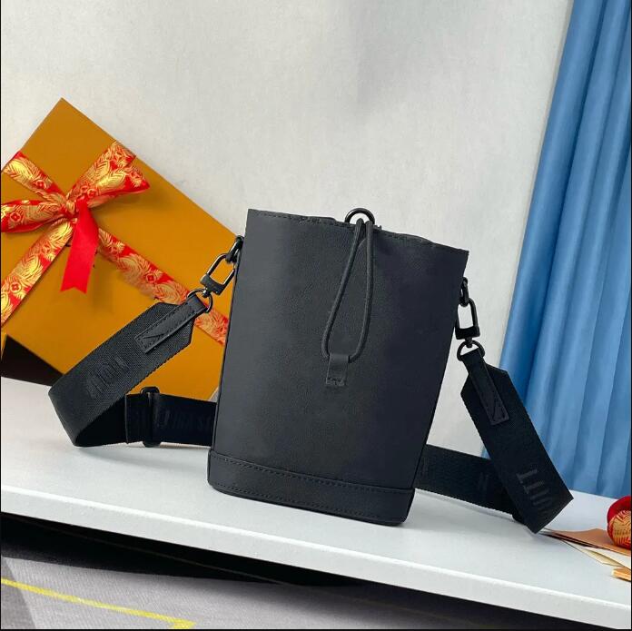

Top Quality Designer bag Noe Shoulder Bag 21cm Mens Handbags black Dermal black embossing Backpack Crossbody Purses Leather Clutch Wallet Phone box handbag Black, Black flower