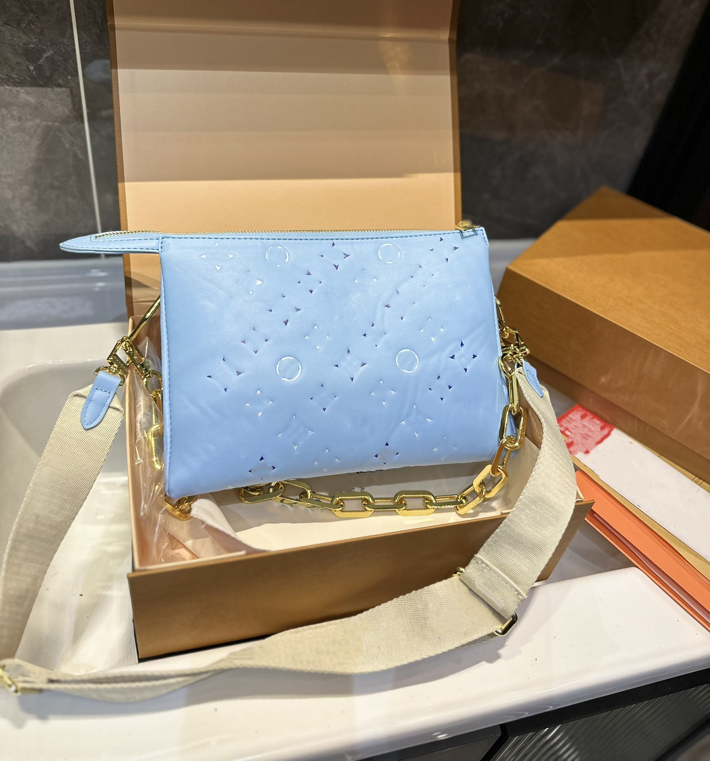 

Designer bag Womens Coussin PM Shoulder Bags Crossbody Bag Chain tote bag Genuine Leather Handbag Purse pouch Wide straps embossing Letters Removable straps 26cm, Blue