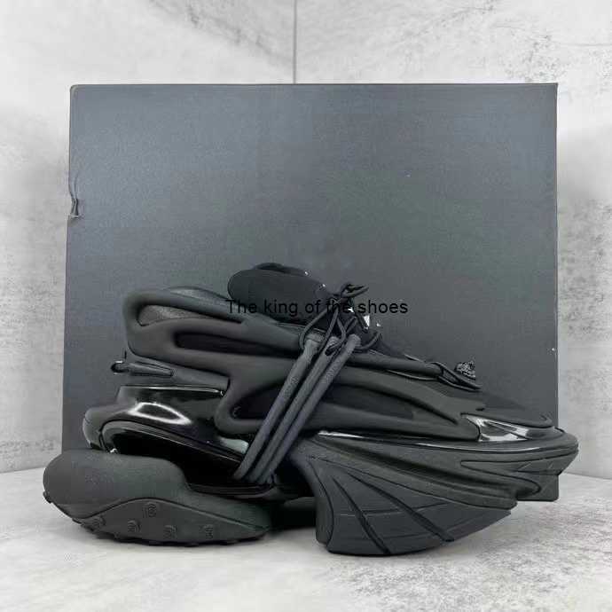 

Designer Shoe Balman Womens Unicorn Low Sneakers Casual Bullet Shoes Metaverse Retro Classic Spaceship With RNKA