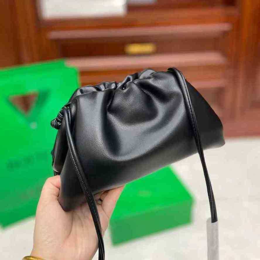 

Bottegas Bags Venetas Popular Cloud Bag Lamb Skin Soft Girl Dumpling One Shoulder Messenger Bag with Star Cool Versatile and Lightweight, Black