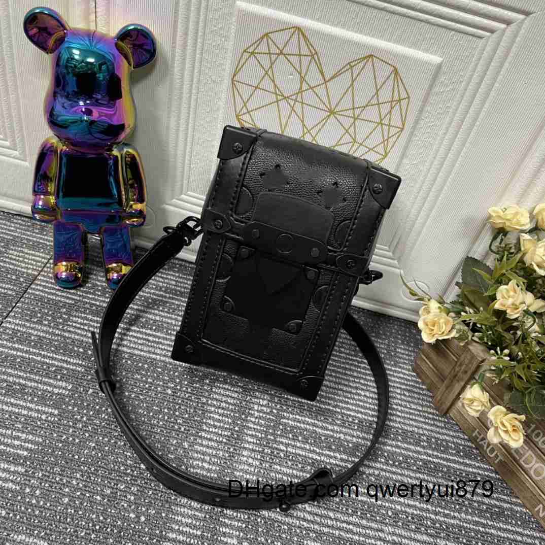 

Shoulder Bags SLock Trunk Vertical Wearable wallet Embossed Eclipse Monograms pattern Designer Men Bag With trunk lock Leather Phone M82077 M82070, Embossing flower
