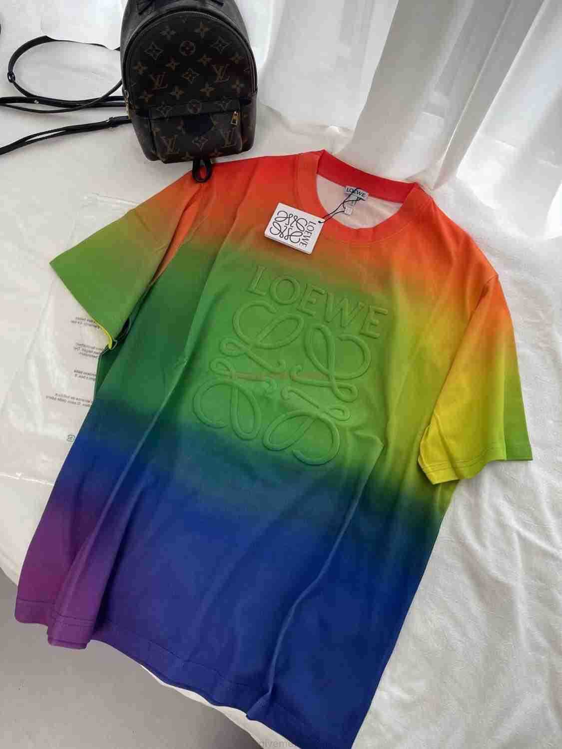 

Designer Fashion Clothing Tees Tshirts Loewe Pure Original 23ss New Gradient Rainbow Halo Dye 3d Relief Short Sleeve Tshirt Ins Luxury Casual Streetwear Tops Rock Hi, Picture color