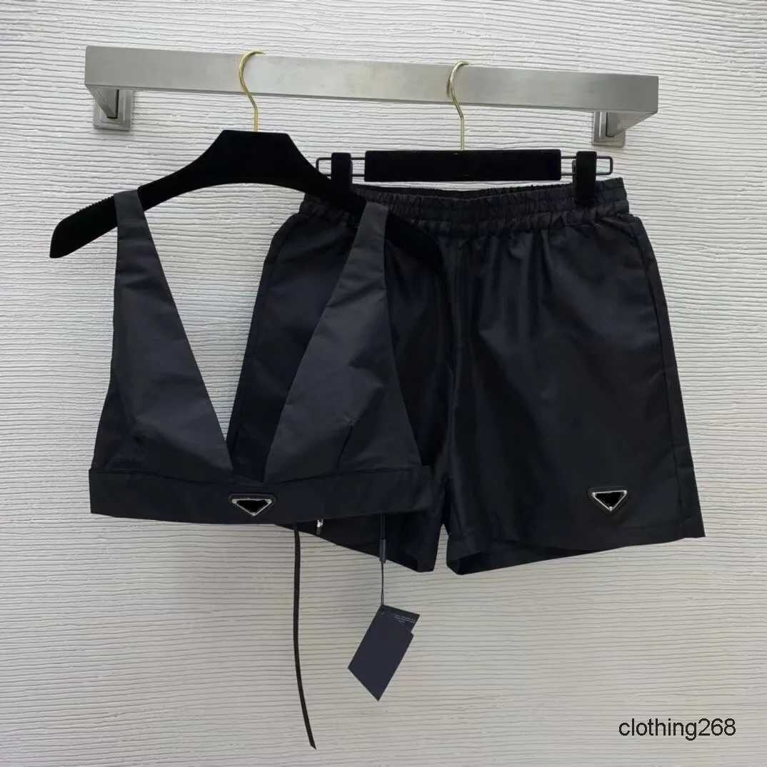 

Womens sexy Tracksuits designer Two Piece Tanks top Pants Sets Letter Metal V Neck crop Tops Vest Mini Short Set Streetwear Fashion Tracksuit, Black