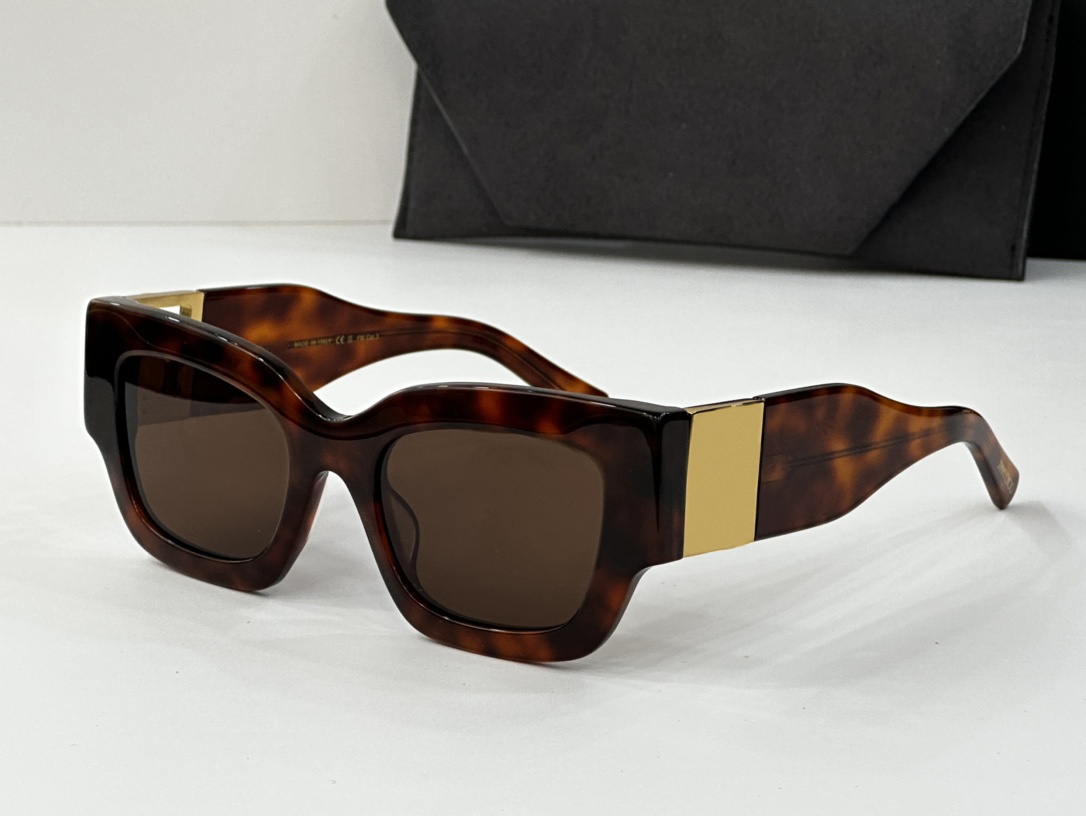 

Sunglasses For Men and Women Summer Designers NENA Style Anti-Ultraviolet Retro Full Frame Glasses Random Box