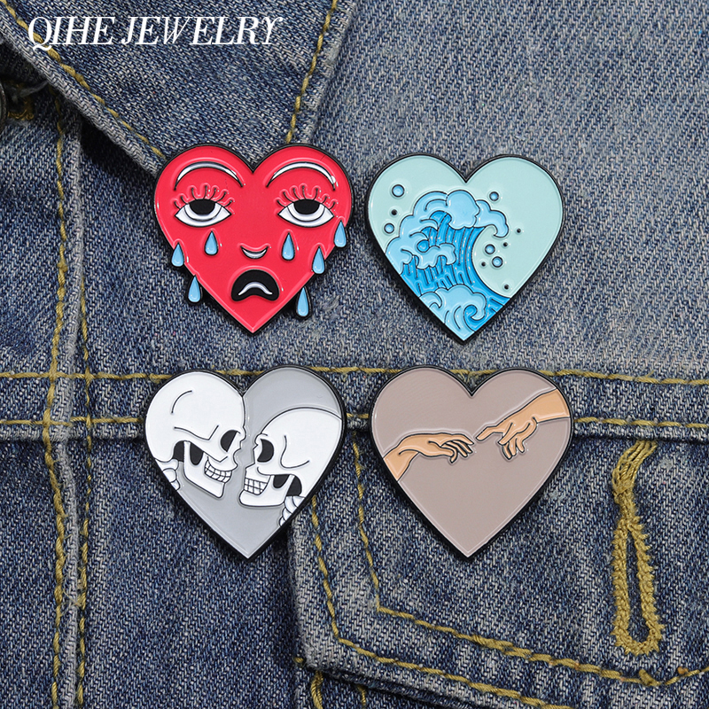 

Halloween Love Punk Heart Enamel Pin Badge Jewelry Accessories Gift for Horror Hand Wave Brooch Lapel Clothes Women Friends