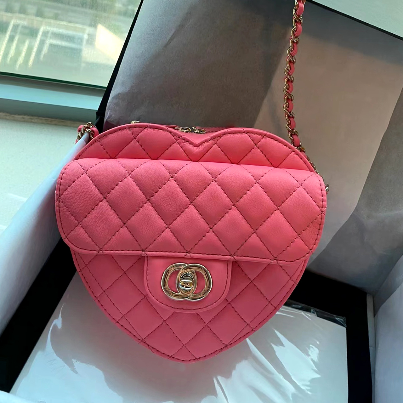 

2023 new Heart type handbag Cosmetic Shoulder half moon womens mens hobo luxurys Designer travel Evening clutch bags totes Cross body bag cowhide chain purses flap, Pink