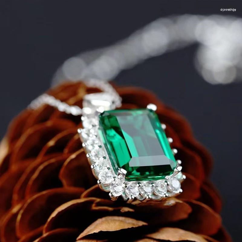 

Chains Emerald Light Luxury Crystal Necklace For Women With A High Level Sense Of Westernization Banquet Jewelry And Neckbone Chain