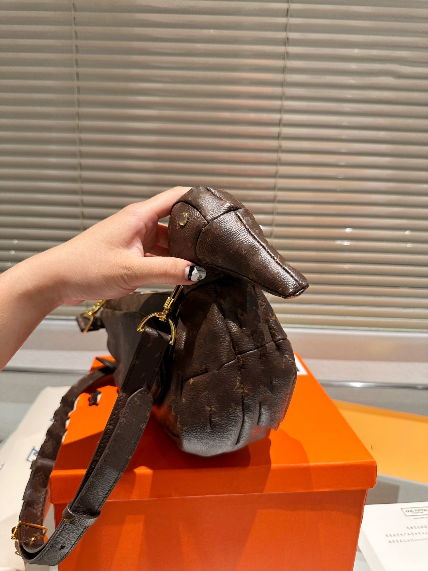

2023 New Old Flower Duck Bag Crossbody Bag, Brown