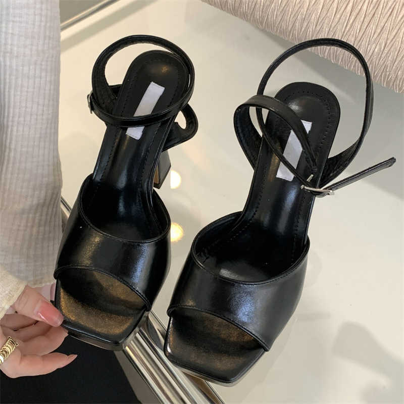 

Sandals Designer Peep Toe Buckle Strap Women Sexy Silver Platform Chunky High Heels Banquet Catwalk Summer Shoes 230511