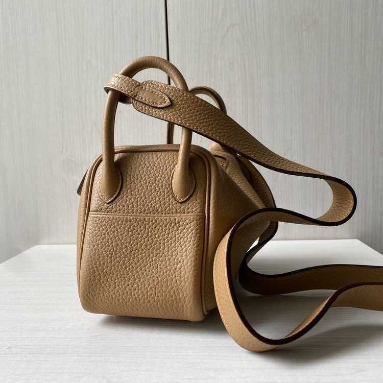 

Authentic Original Designer Lindi Bags H Home on sale Big cow leather TC lychee pattern hand sewn mini 19 diagonal shoulder bag biHave Real Logo, Biscuit 19cm