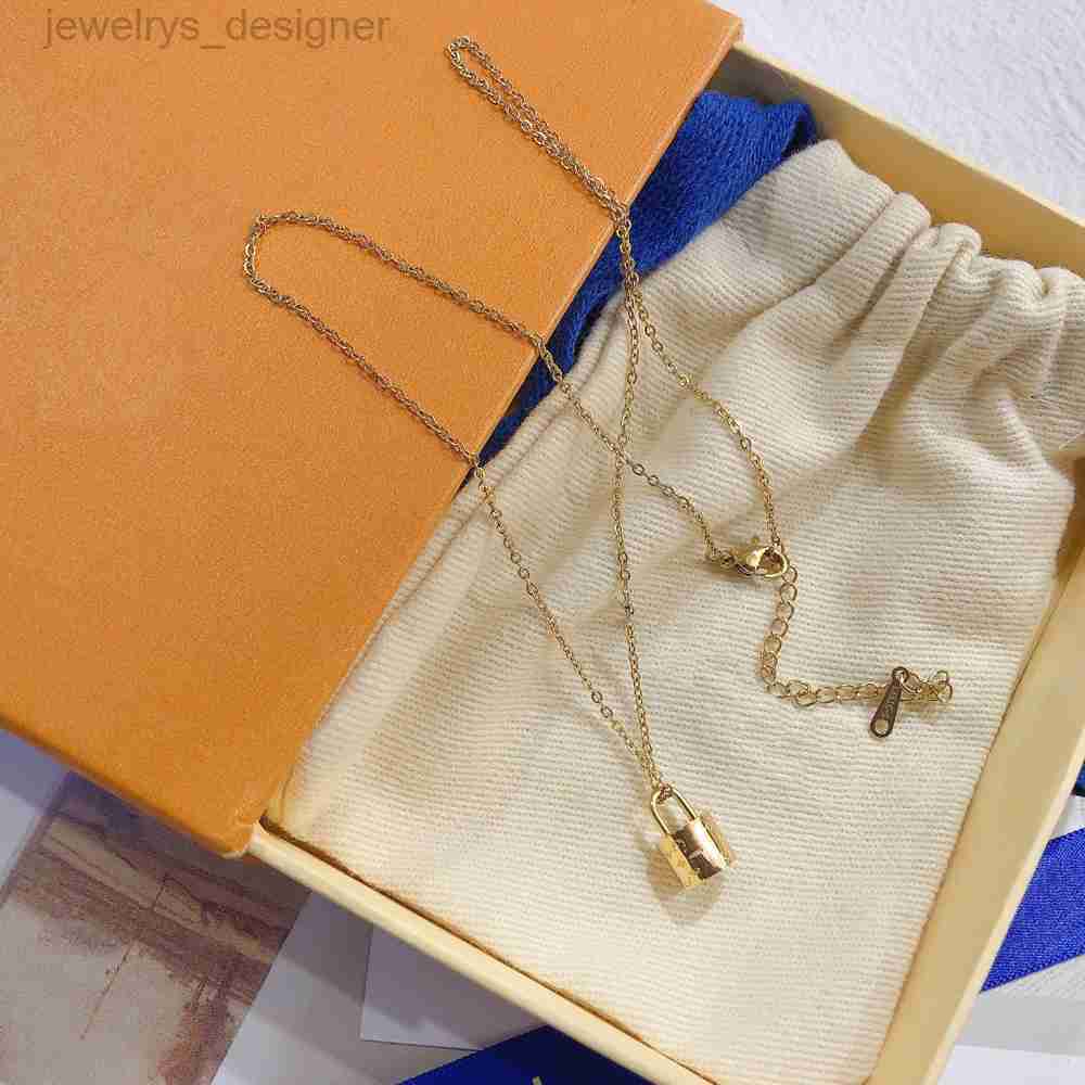 

Fashion Women Luxury Designer Necklace Choker Pendant Chain 18K Gold Plated Stainless Steel Letter Necklaces Wedding Jewelry Accessories X326