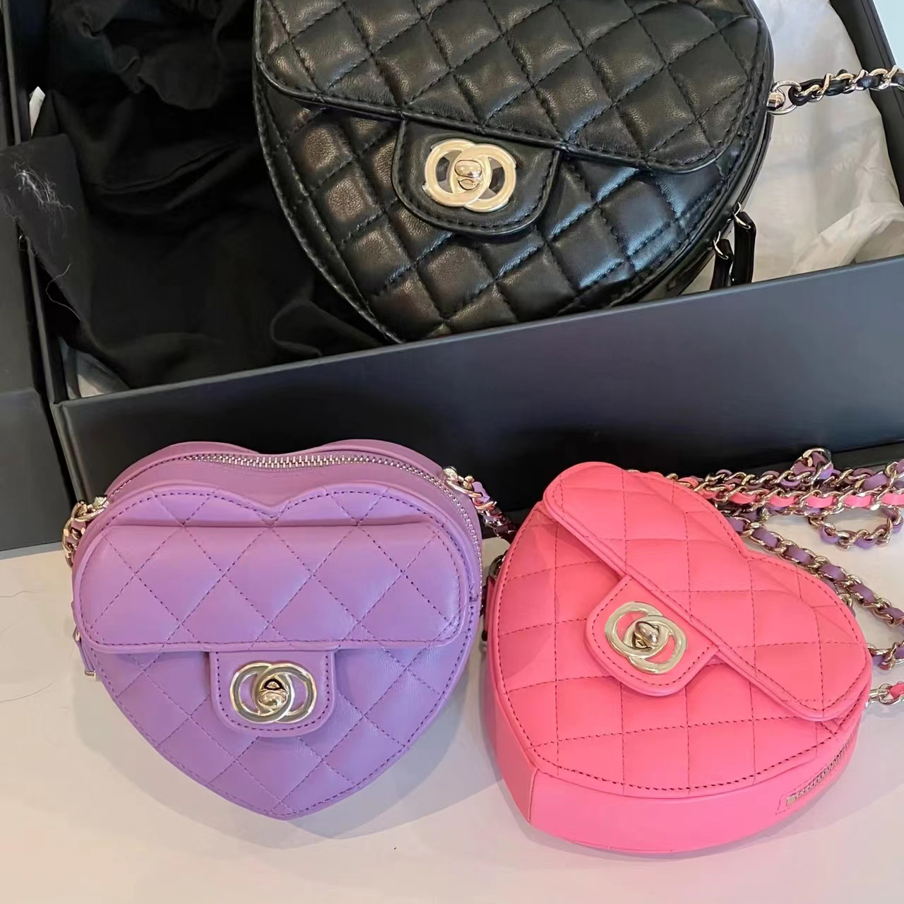 

2023 new leather Heart type Bags camera travel Shoulder Bags Womens mens Beach hand bag Totes Hobo luxurys Designer Wallets fashion cosmetic gym Clutch bag Cross Body, Pink