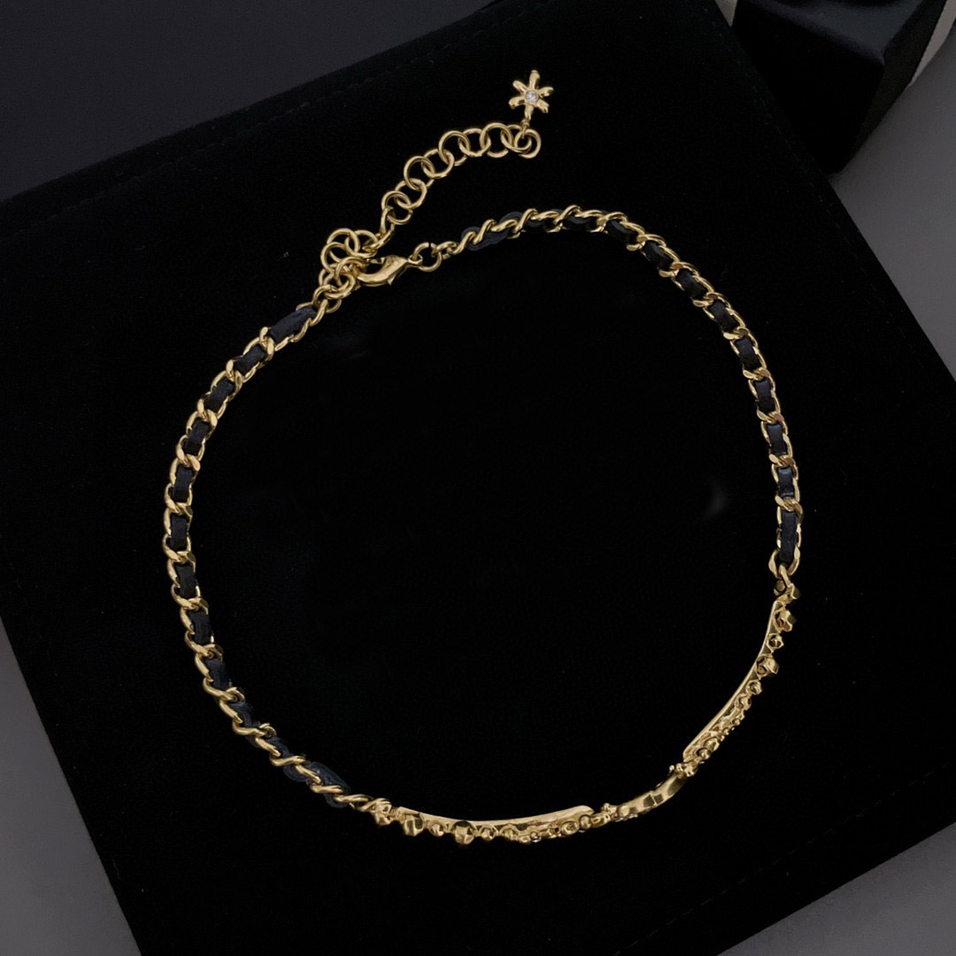 

2023 Luxury quality charm pendant necklace with flower design in 18k gold plated black genuine leather have box stamp PS7192B