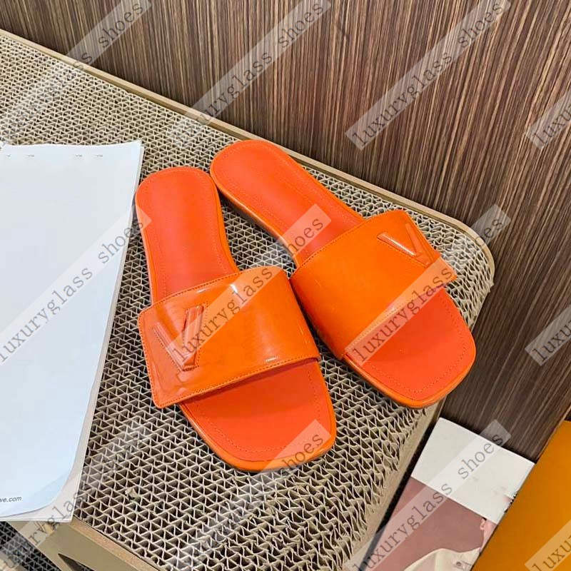 

Designer Sandals Slippers Beach slipper Classic Flat heel Summer Fashion flops leather lady high quality