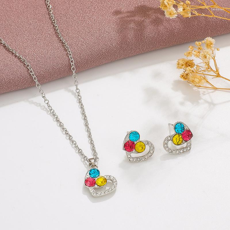 

Necklace Earrings Set Colored Rhinestone Love Pendant Earring Jewelry For Women Fashion Hollow Heart Wedding, Picture shown