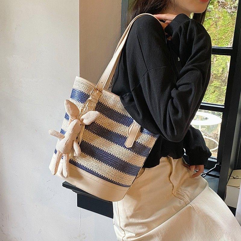 

Evening Bags 2023 Bucket Bag College Style Shoulder Vintage Ins Western Vegetable Basket Knitted Women's Shopping, Beige