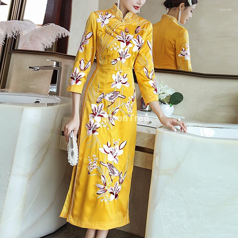 

Ethnic Clothing 2023 Chinese Traditional Cheongsam Women Qipao Flower Embroidery Dress Satin Female Party Elegant Ladies Vintage Wedding