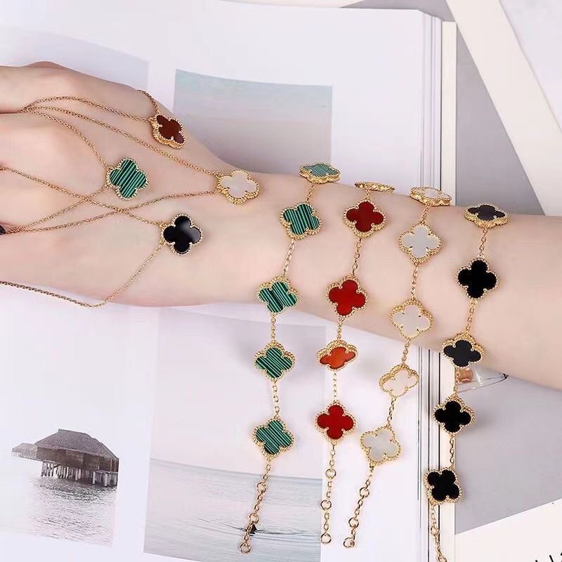 

Four Leaf Clover Necklace Designer Jewelry Set Pendant Necklaces Bracelet Stud Earring Gold Silver Mother of Pearl Green Flower Necklace Link Chain Womens, As pic