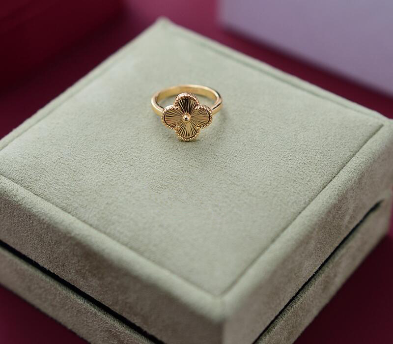 

3A Rings VanCA Vintage Ring in Gold Iconic Collection For Women With Dust Bag Box Size 6/7/8/9 Fendave