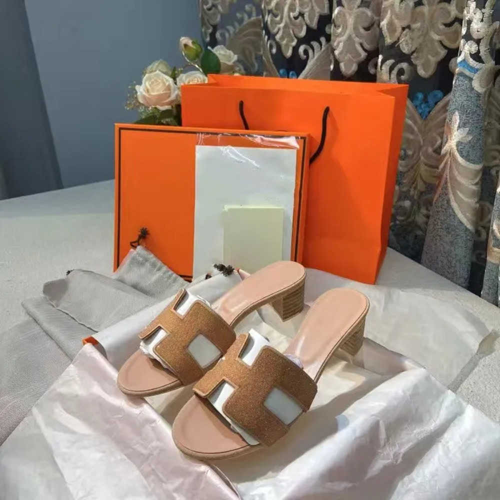 

Beach slippers Classic Flat heel Summer Lazy Designer fashion Cartoon Big Head flops leather lady Slides women shoes Hotel Bath Ladies Sandals Large Fashion brand