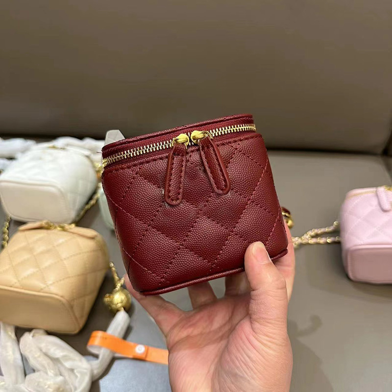 

Womens Caviar Leather Mini Vanity Box Bags Crush Pearl Gold Ball Calfskin Genuine Leather Tiny Cosmetic Quilted Trends Lovely Lady Girls Luxury Handbags 11x8cm