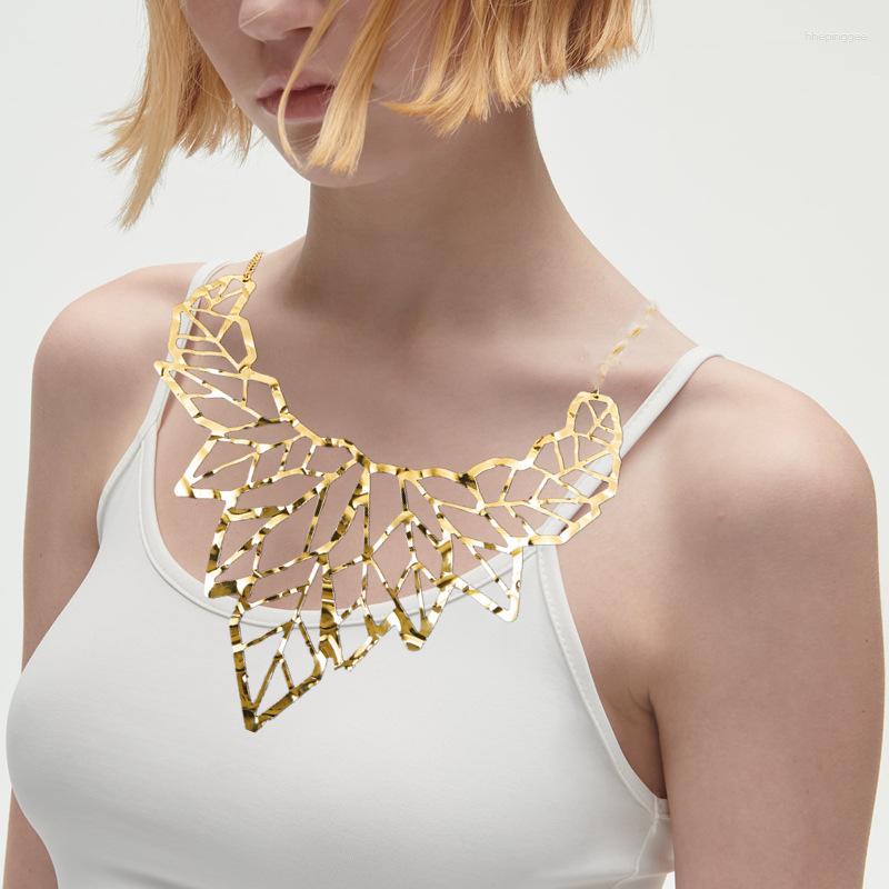 

Necklace Earrings Set Dubai's Jewelry Ear Stud Exaggerated Hollowed Out Leaf African Ethnic Collar Female Accessories, Picture shown