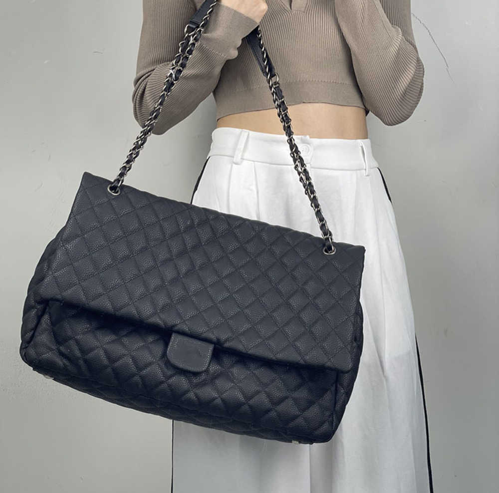 

Women Calfskin Maxi Airport Quilted XXL Bag Silver Metal Hardware Matelasse Chain Shoulder Messenger Handbag Large Capcity Designer Sacoche Niche high sense, Black