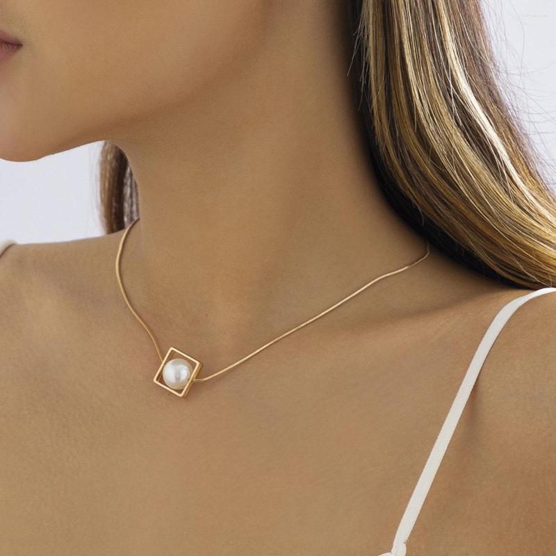 

Pendant Necklaces Boho Hollow Square Imitation Pearl Collarbone Necklace 2023 Vintage Gold Color Metal Girls Fashion Jewelry