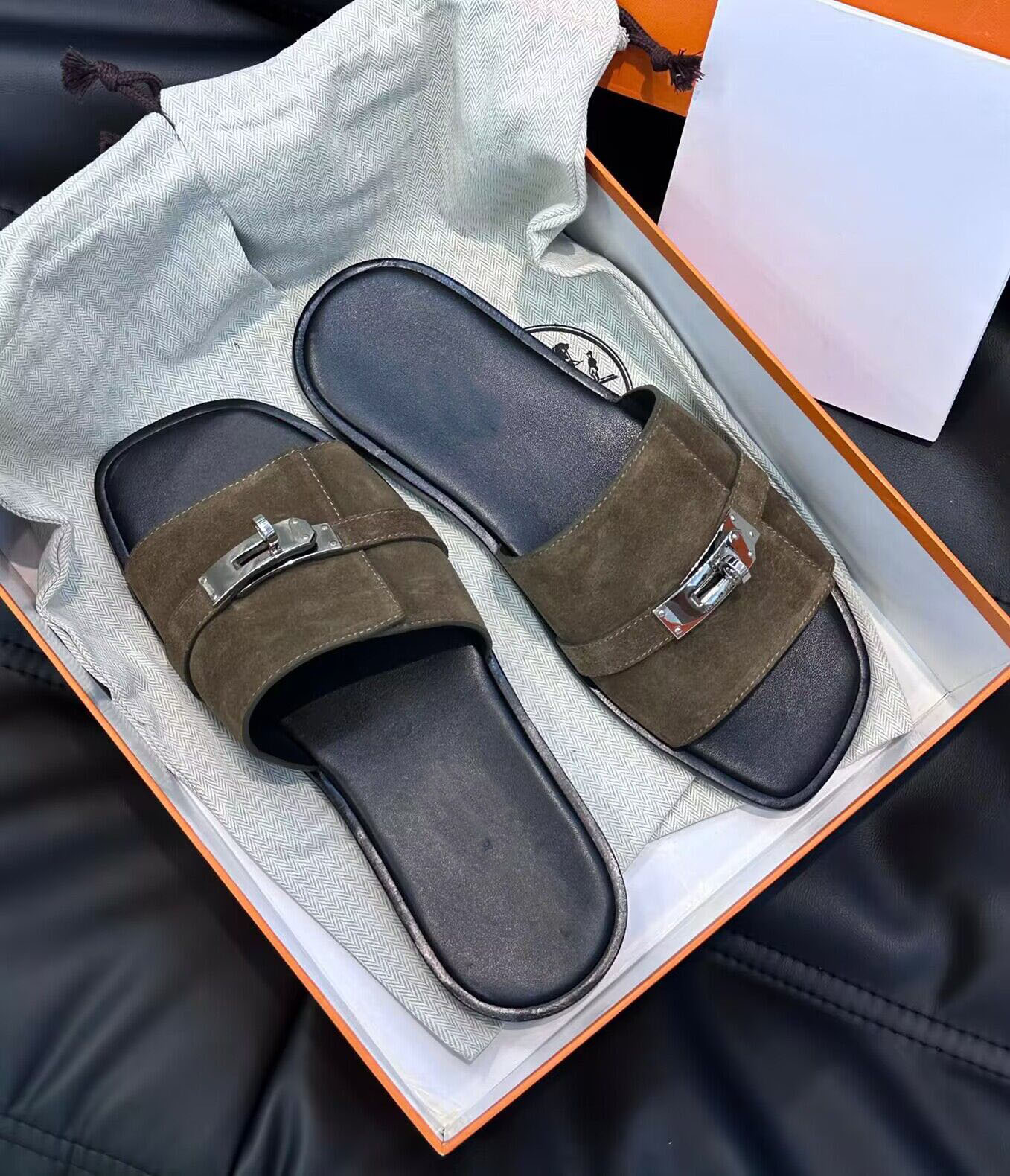 

Top Luxury Gabriel Sandals Shoes Men Calfskin Leather Slip On Slippers Boys Beach Slide Flat Palladium-plated Kelly Buckle Casual Walking EU38-46