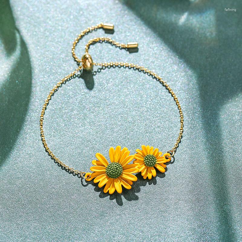 

Charm Bracelets Small Daisy Bracelet Women's Forest Fresh And Simple Ins Fashion Design To Send Girlfriends Lovers