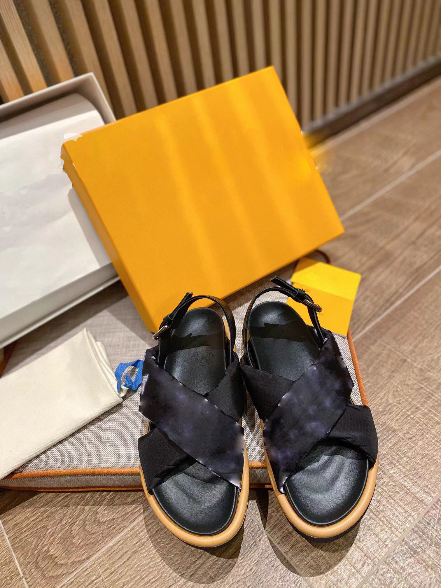 

Fashion summer shoes for women luxury brand new hot sell 9 styles blue green black High Quality Cowhide Sandal Outdoor Comfort Sand Beach Sandals