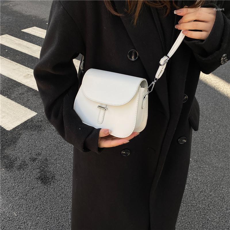 

Evening Bags Bag Fashion Women Crossbody Saddle Waterproof Leather Small Handbags Purses Vintage Semicircle Designer Messenger Woman, White