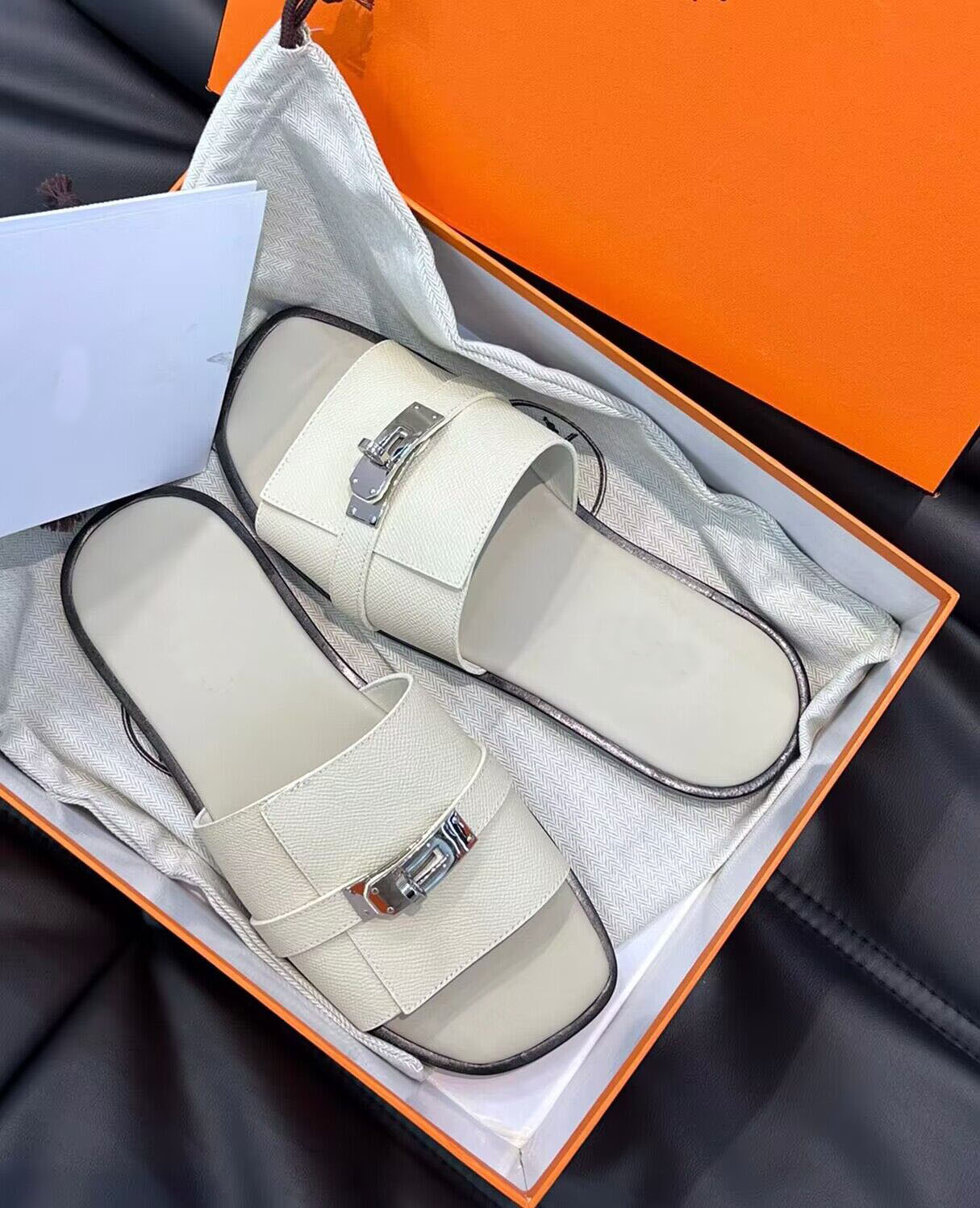 

2023S/S Gabriel Men Beach Slide Flat Calfskin Leather Man Slippers Slip On Beach Sandals Shoes Boys Palladium-plated Kelly Buckle Casual Walking EU38-46