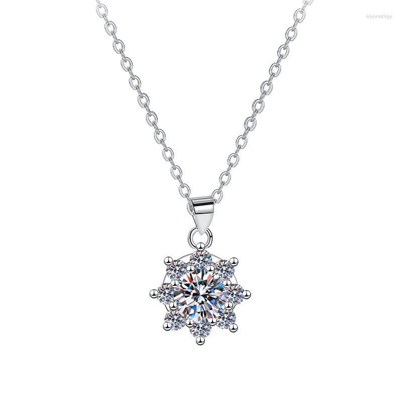 

Chains Creative Sunflower Pendant One Imitation Moissanite Girls Necklace Accessories