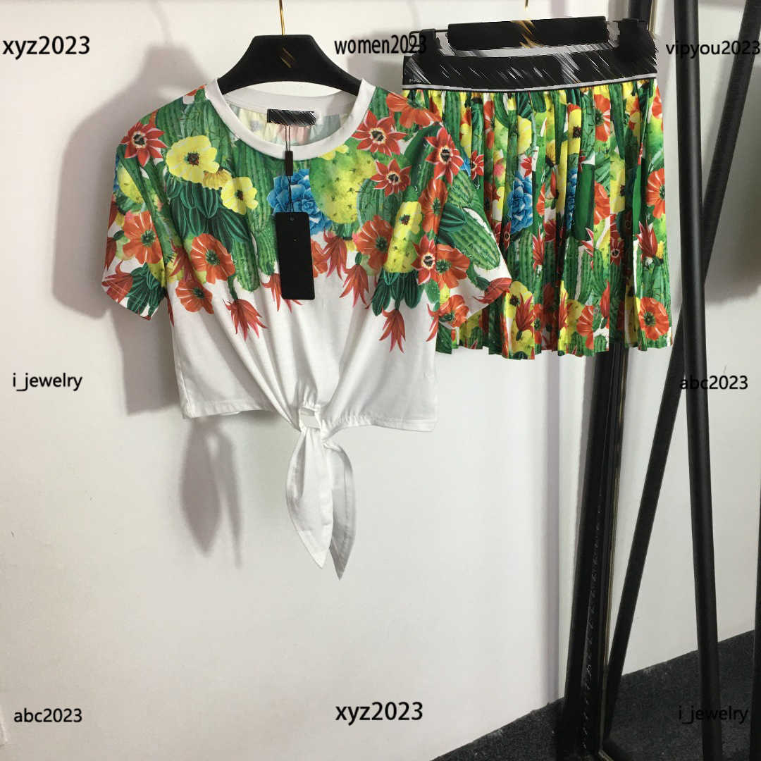 

designer clothes women dress girl Two piece dress Size S- Flower print exposed navel T-shirt and webbing waist skirt June17, #1