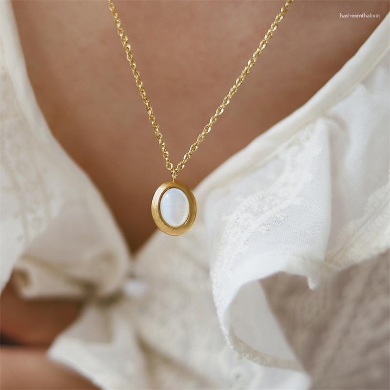 

Pendant Necklaces Stainless Steel Oval Shaped Natural White Shell Necklace Gold Color Clavicle Chain For Women Jewelry