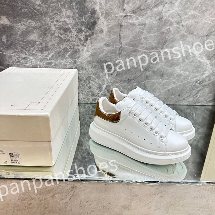 

Hot Luxurys Designer Sneakers Casual shoe Leather Lace Up Men Fashion Platform White Black mens womens Espadrilles Sports Trainer, 10
