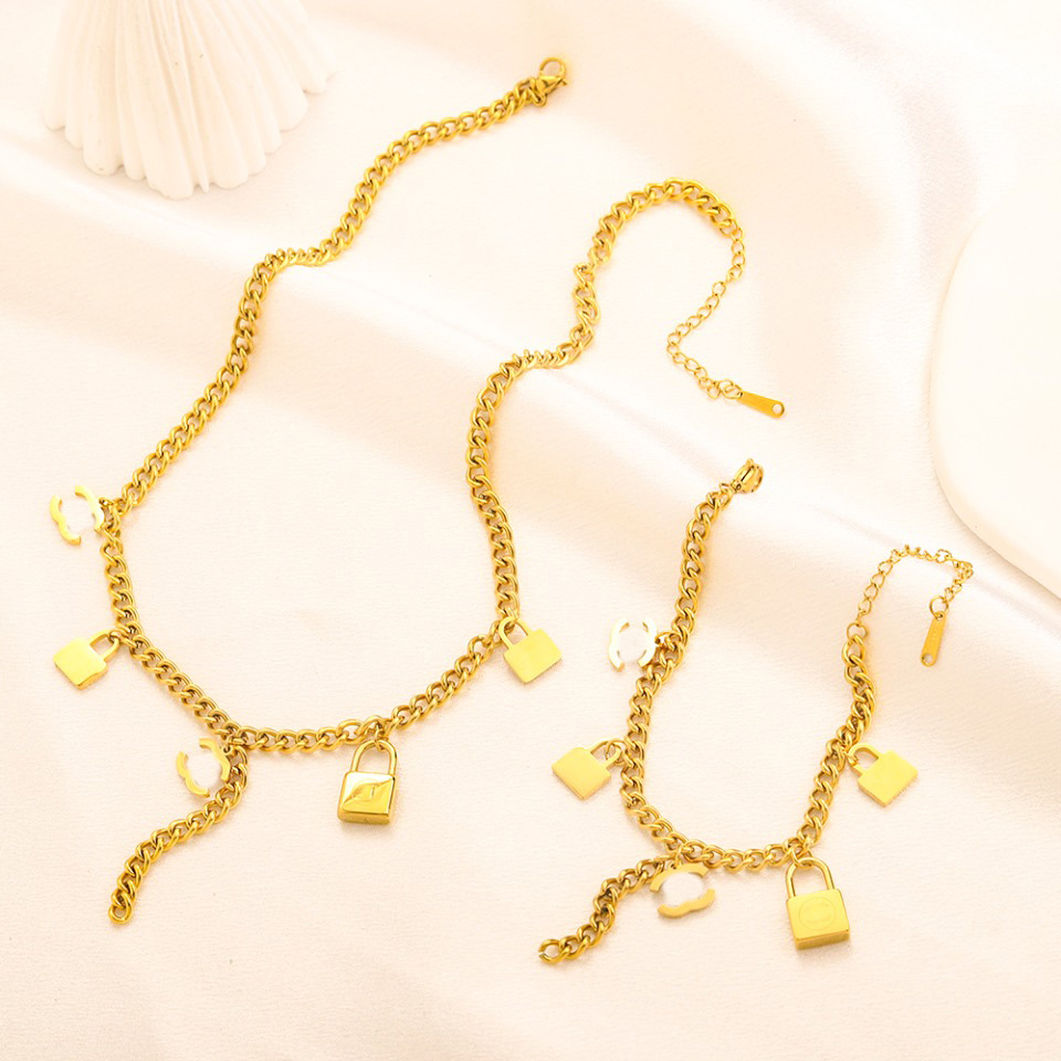 

Never Fading 18K Gold Plated Luxury Brand Designer Pendants Necklaces Bracelet Bangle Stainless Steel Letter Choker Pendant Necklace Chain Jewelry Accessories