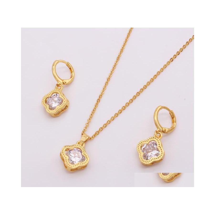 

Pendant Necklaces Womens Four Leaf Clover Necklace Inlaid Zircon Stud Earrings Set Bridal Jewelry Drop Delivery Pen Dhbs4