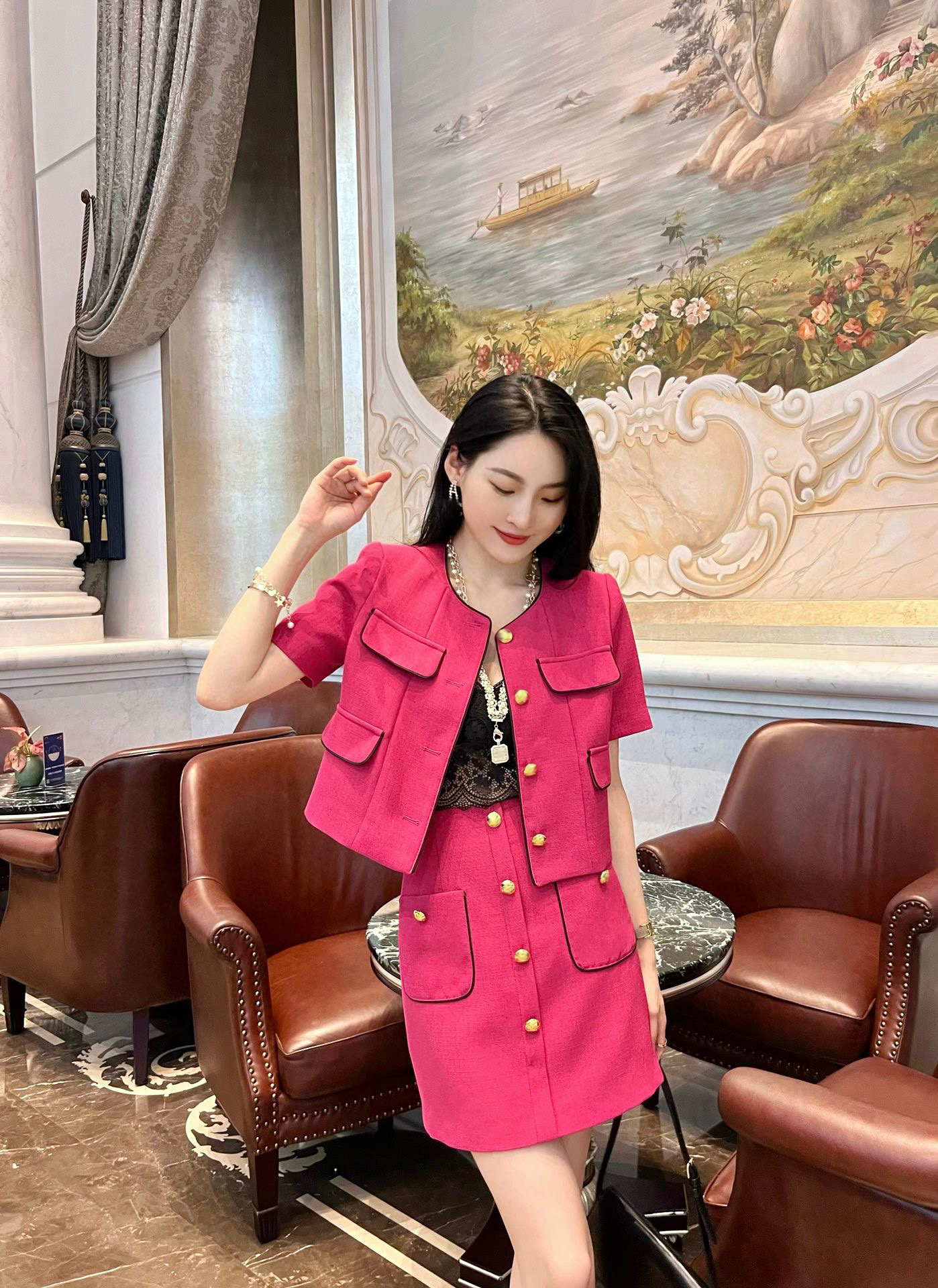 

C1009 Women's Two Piece Pants Casual Suits Letters Designers New Contrast Suit for Women's Stand Up Collar Short Cardigan Jacket Hip Skirt Two-piece Beautiful, Green