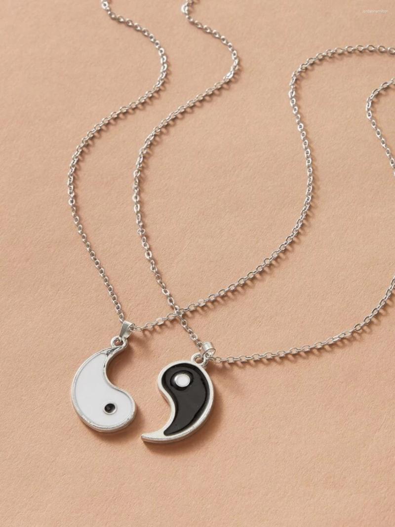 

Pendant Necklaces 2Pcs Fashion Yin And Yang Tai Chi Stitching Alloy Black White Friends Couple Necklace Jewelry Accessories Gift
