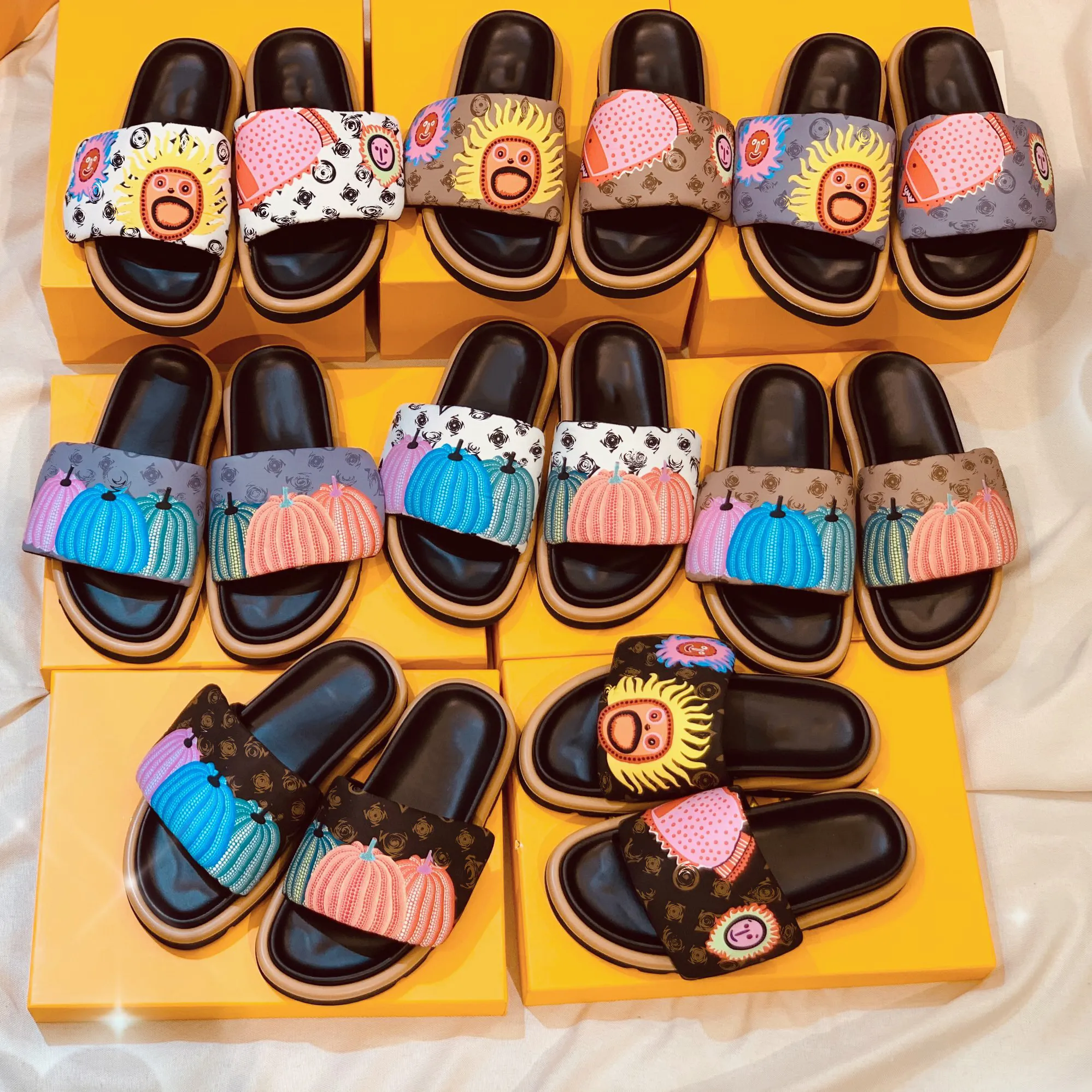 

2023 Summer New Designer Sunset Padded Front Strap Bottom Comfortable Pool Pillow Flat Comfort Mule Padded Front Lace up Slippers Fashio uLh
