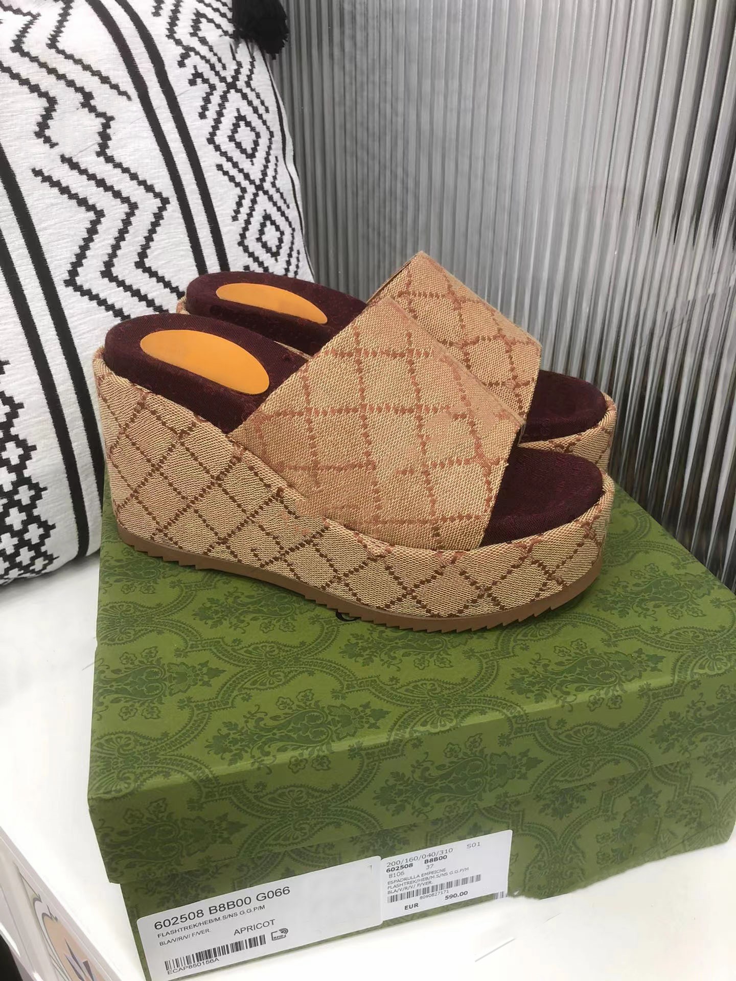 

Macaron thick bottom Slippers Sandals Slide brand designers for women men non-slip soft Hollow Platform Sliders interlocking G Lovely Sunny Beach Woman Slippers, Ochre-foam rnr
